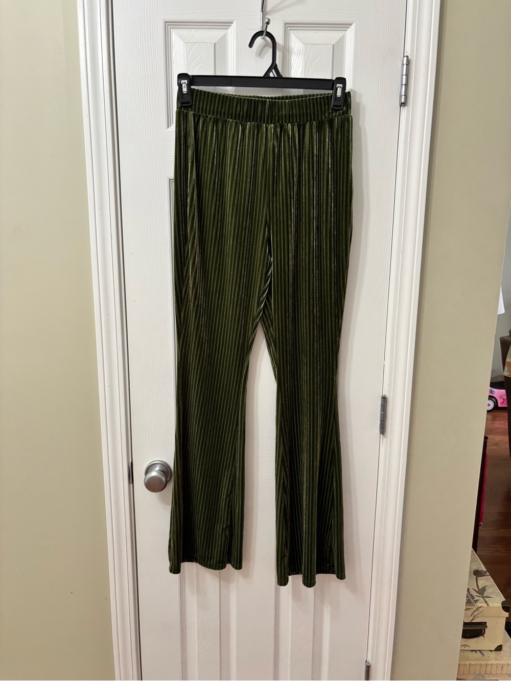 SHEIN Olive Green Pull On Velvet Ribbed Flare Pants Size Large High Rise Stretch - Picture 2 of 8